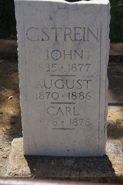 [Picture of Gstrein grave]
